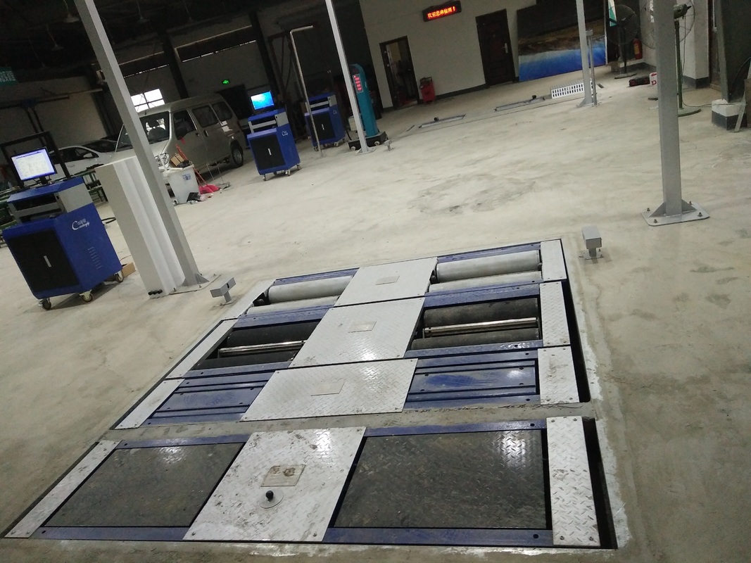 5-w-1 tester hamulców rolkowych z 4000 kg obciążenia maksymalnego osi Patentowany walor szlifowy i komputer kontroli przemysłowej