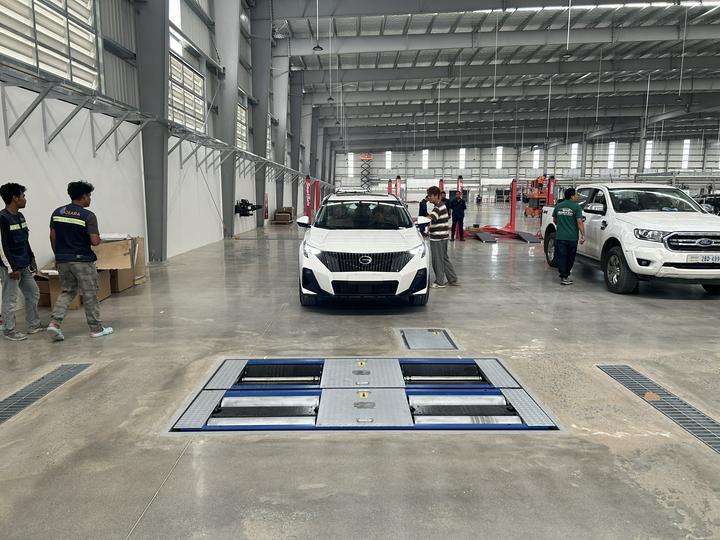 Marka Cartesy CTGT-3-3C Rolkowa linia testowa pojazdu Trinity Tester hamulców rolkowych z obciążeniem osi Jednopłytkowy tester poślizgu bocznego dla lekkich pojazdów