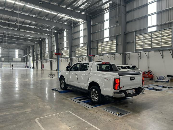 Marka Cartesy CTGT-3-3C Rolkowa linia testowa pojazdu Trinity Tester hamulców rolkowych z obciążeniem osi Jednopłytkowy tester poślizgu bocznego dla lekkich pojazdów