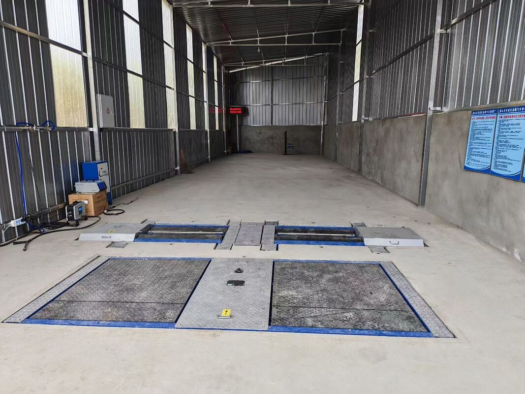 Wykonanie testów na torze ciężarówki do warsztatu samochodowego Wykrywacz sił hamulców rolkowych Siły z ośmiowym obciążeniem Wykrywacz ślizgu bocznego z podwójnymi płytami 10T