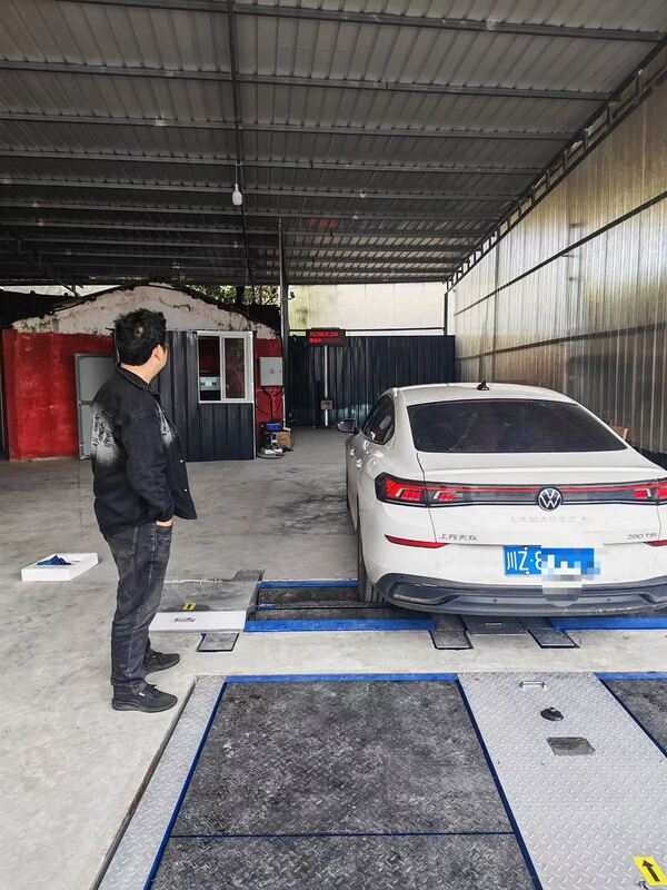 Wykonanie testów na torze ciężarówki do warsztatu samochodowego Wykrywacz sił hamulców rolkowych Siły z ośmiowym obciążeniem Wykrywacz ślizgu bocznego z podwójnymi płytami 10T