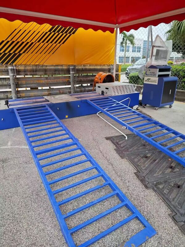 Hamownia podwoziowa pojazdu o udźwigu 4 ton, o maksymalnej mocy absorpcji 160 kW i maksymalnym nacisku na oś 3000 kg, do testów wydajności pojazdów samochodowych
